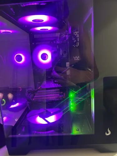 Pc gamer muito novo , todas peças na garantia, tbm tenho caixa de todas as peças