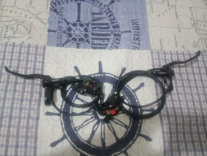 Vende-se par de freio MT200 Shimano 