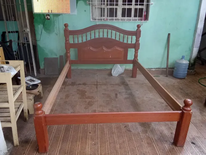Cama casal em angelim