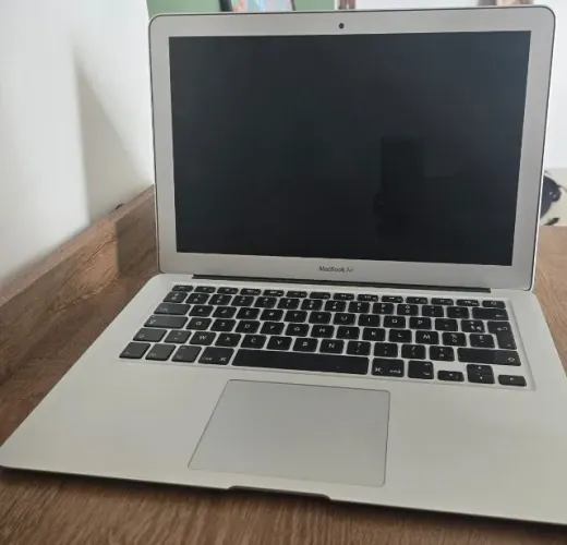 Macbook Air 13.3, I5, 8 Gb De Ram, 128 Gb Sdd, Mqd32ci/a (Usado)