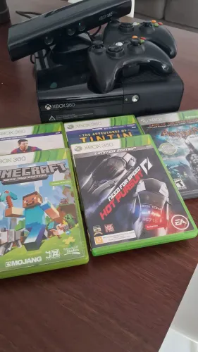 Xbox360 2 controles knect e 30 jogos originais