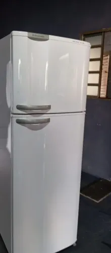 Geladeira 110 wolts gelos seco 380 litros muito conservada