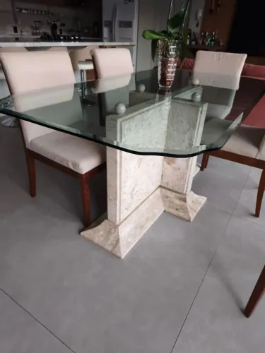 MESA DE VIDRO COM BASE DE MÁRMORE - 6 LUGARES