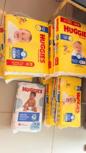VENDO FRALDA HUGGES M