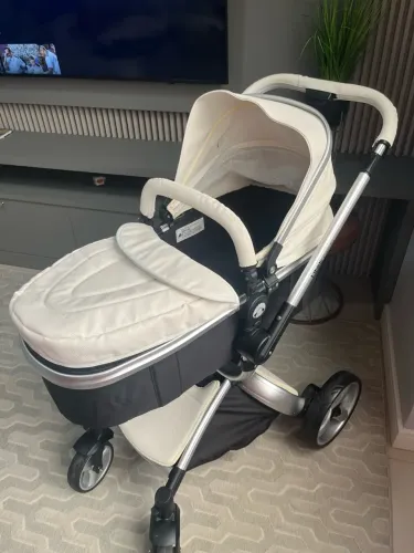Carrinho Passeio + Moisés + Bebê conforto Máxi Baby Candy em couro branco