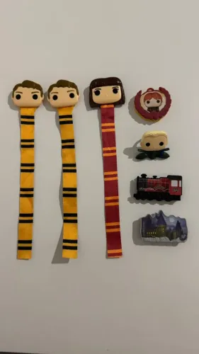 Conjunto Harry Potter Kinder Joy Acessórios Hermione Granger Draco Malfoy Cedrico Trem