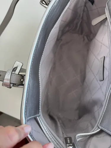 Bolsa Michael kors branca e prata