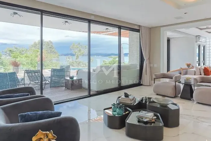 Casa em condomínio com 5 suítes em Cacupé, Florianópolis