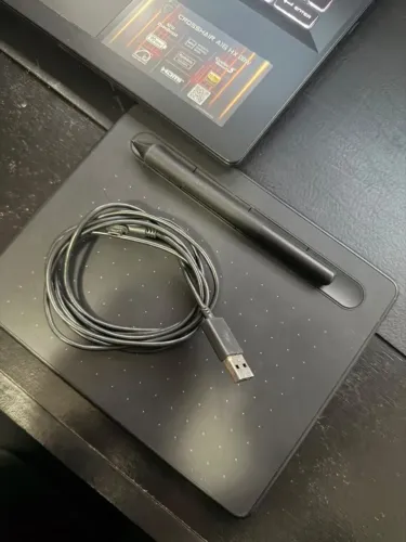 Mesa Digitalizadora Wacom Intuos Pequena com Caneta