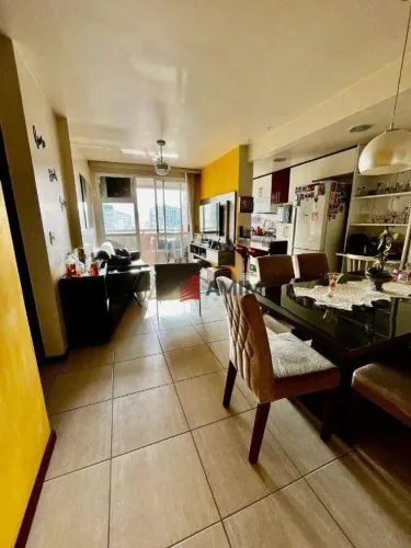 Apartamento à venda em Icaraí, reformado e semi mobiliado, andar alto, sol da manhã, 2 qua