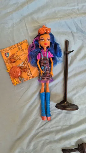 Boneca Monster High Robecca art class