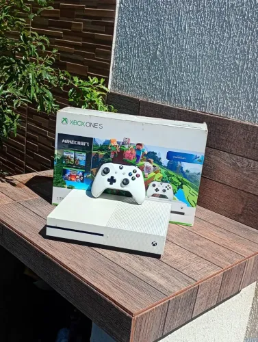 Console Xbox One S 1TB 4K HDR + 1 Controle