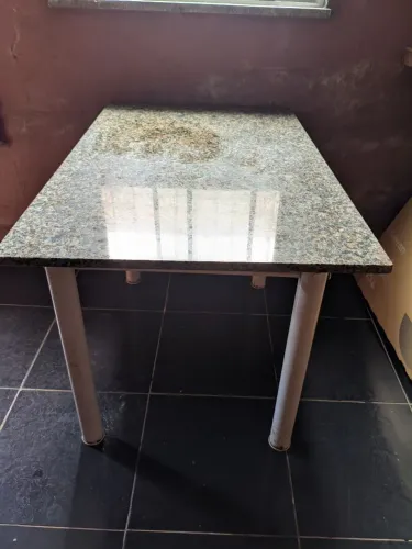 Mesa com granito
