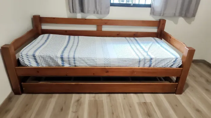 Bicama de Madeira Maciça com Cama Auxiliar - Muito Resistente