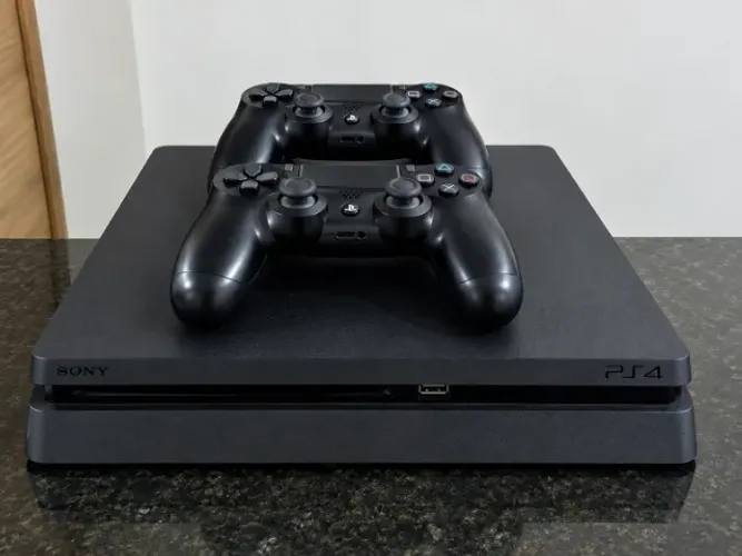 PS4 Slim + 2 controles ? funcionando 