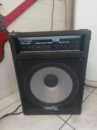 Amplificador de baixo 225 Watts Rms