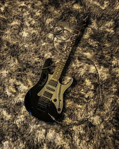 Ibanez JEM 555 BK - Steve Vai Signature ?
