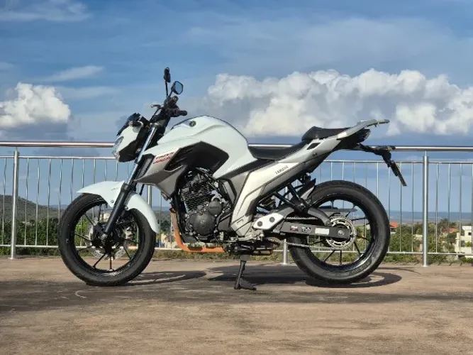 Yamaha Fazer 250/FZ25 ? 48.000 km, impecável IPVA pago