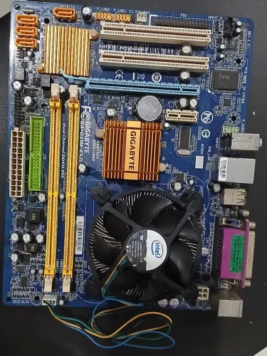 Placa mãe Gigabyte 775 - com defeito