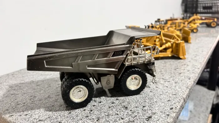 Coleção miniatura Caterpillar - CAT