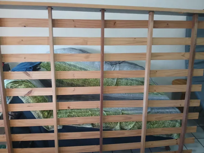 Grade de madeira para colocar em cama de casal