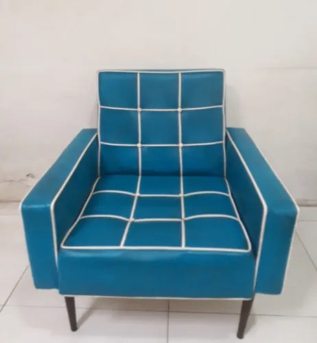 Poltrona azul em couro