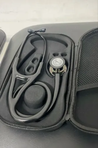 Estetoscopio Littmann Cardiology IV Tubo Preto e Conector Champagne 6204 - 3M