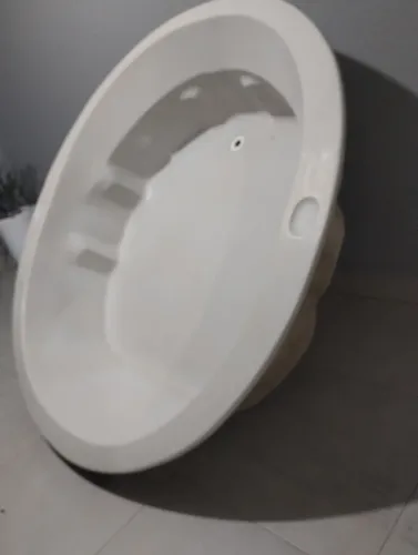 Banheira redonda 1m:60 cm de diâmetro entrego ler anúncio