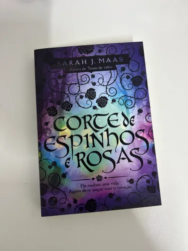 Corte de espinhos e rosas novo