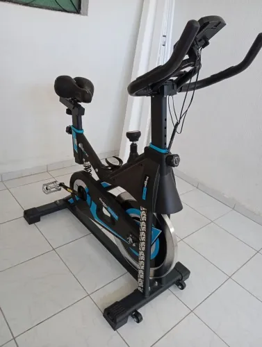 Vendo bicicleta ergométrica magnética spining com 1 ano de uso 