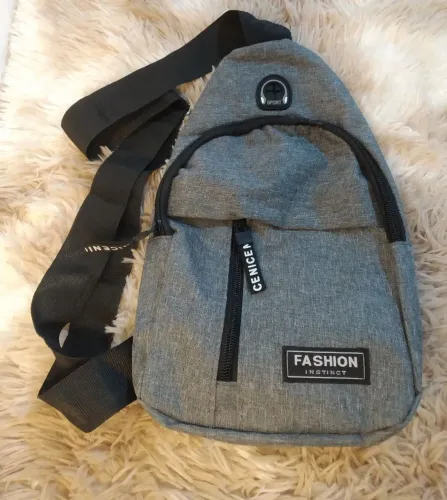 Bolsa de ombro modelo pochete corporal grande cinza 