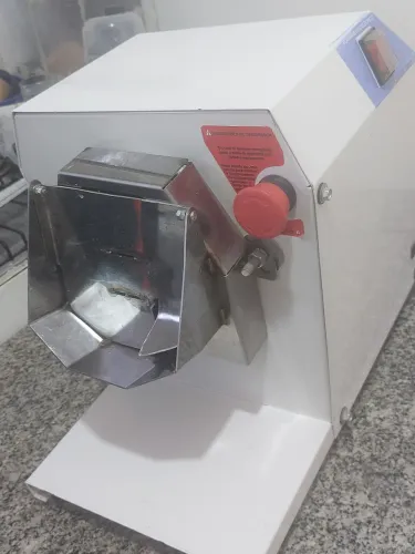 Ralador de queijo eletrico. R$ 550,00 (31) 9 * somente WhatsApp