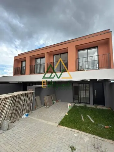 Sobrado à venda no bairro Pilarzinho em Curitiba/PR