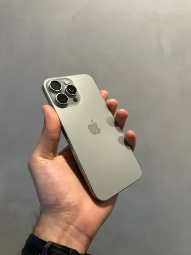iPhone 16 pro Max natural