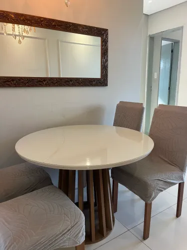 Mesa 4 cadeiras / mdf e tampo de vidro (com risco)