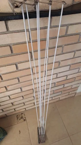 Varal de roupas retrátil de parede 1,20m