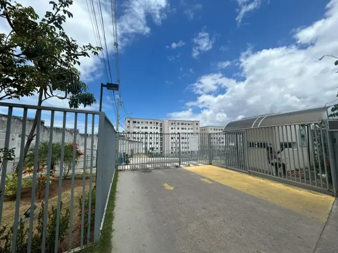 APARTAMENTO LOCACÃO OU PASSANDO COM 2/4 , COND VILAGIO DO ALTO-ALTO DO COQUEIRINHO-ITAPOAN