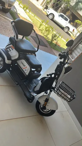 Triciclo Elétrico TRON Wan Family 600W - Apenas 367 km - Dispensa CNH/Placa!