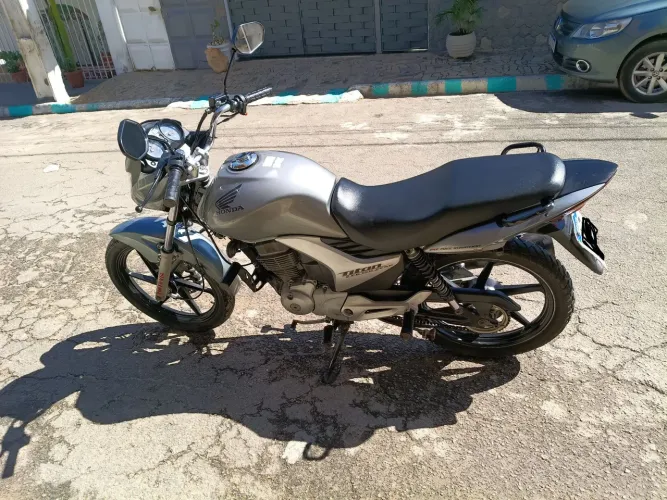 Vendo cg Titan 2011 prata