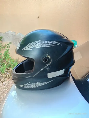 Capacete de moto tamanho 60 sem viseira