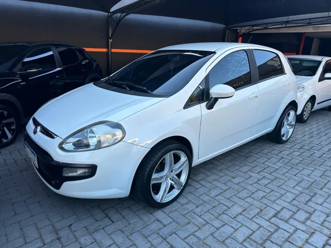 Fiat Punto Attractive 1.4 Fire Flex 8V 5P 2013