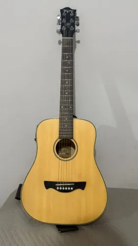 Vende-se violão