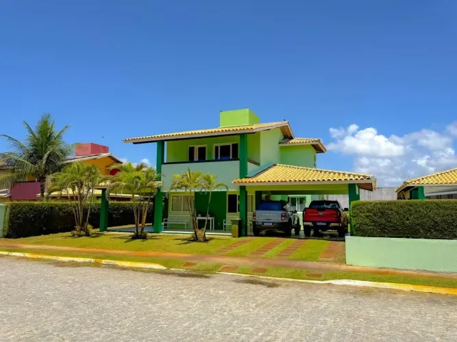 Casa para venda em condomínio fechado. Tem 247 m². 710m² de terreno. Mosqueiro - Aracaju