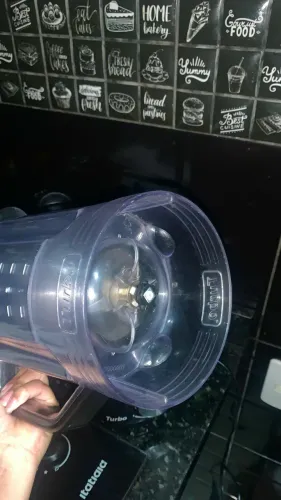 Vendo liquidificador Mundial, apenas com o arraste quebrado. Bem conservado.