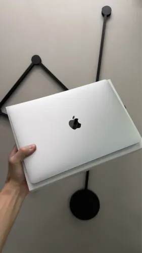 MACBOOK AIR M1 8/256 13? SEMINOVO 88% 98 CICLOS SILVER COMPLETO