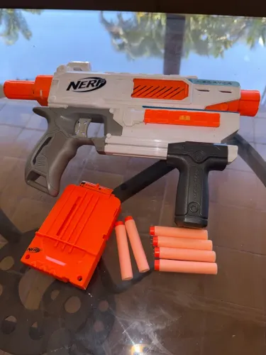 Nerf Modulus Mediator com carregador e 6 dardos