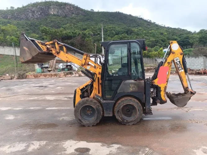 MINI RETRO ESCAVADEIRA JCB PARA REFORMAR ANO 2011