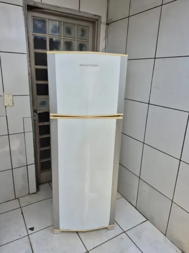 Vendo geladeira Brastemp frost free 350L funcionando perfeitamente testo na hora