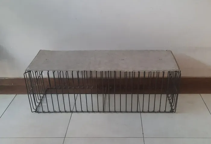 Banco de ferro atari longo 