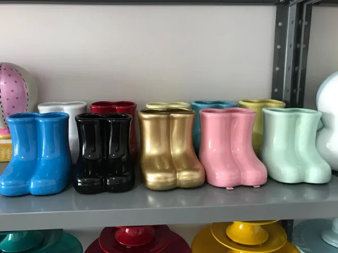 Vendo essas botinhas de cerâmica tenho todas estas cores